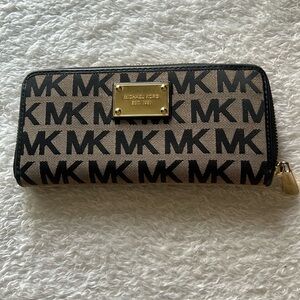 Michael Kors - Monogram Logo Wallet